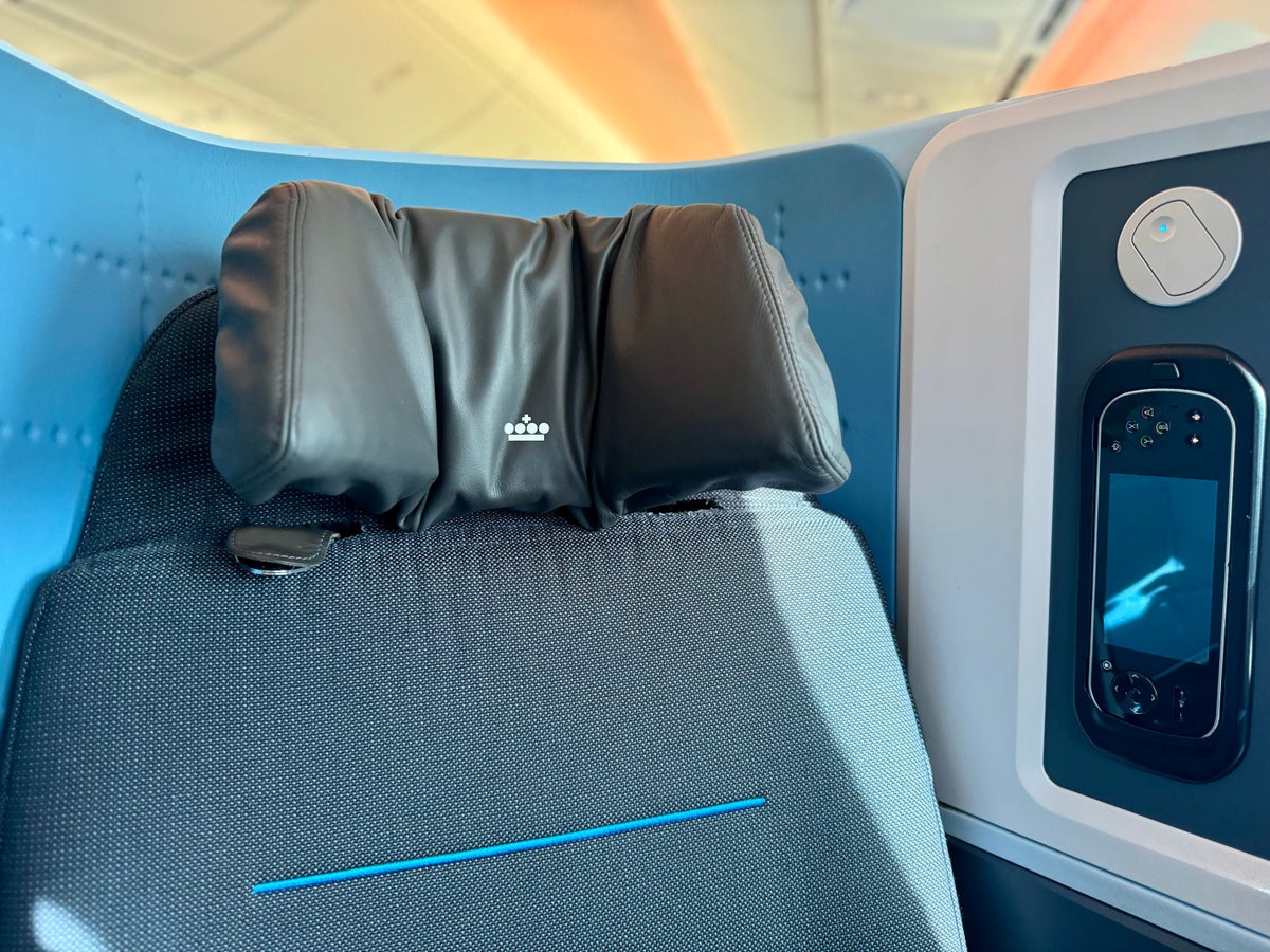 KLM Boeing 78X Business Class seat