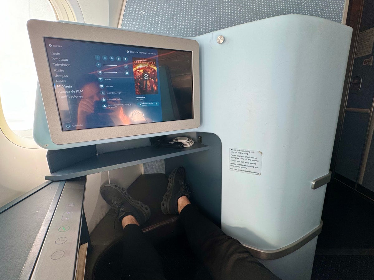 KLM Boeing 78X Business Class seat 