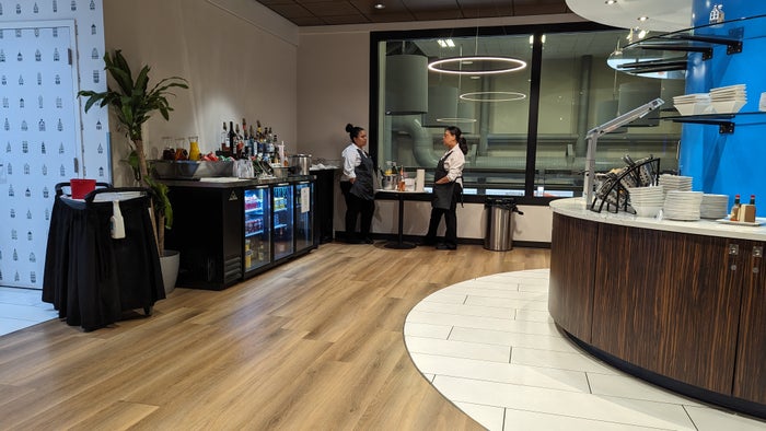 KLM Crown Lounge IAH bar and buffet KLM Crown Lounge IAH bar and buffet