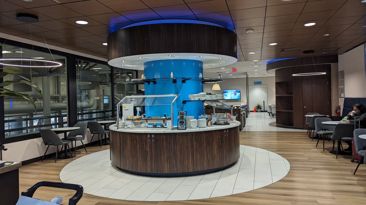 KLM Crown Lounge at Bush Intercontinental Airport in Houston [Review]