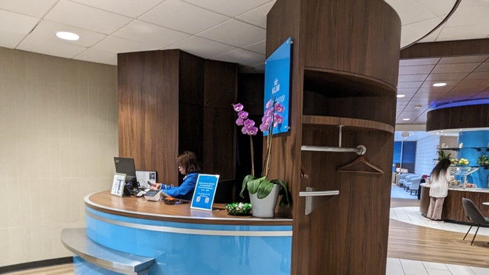 KLM Crown Lounge IAH entry KLM Crown Lounge IAH entry