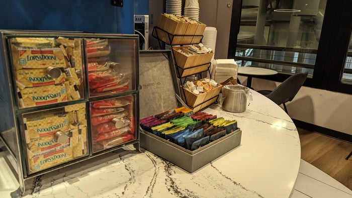 KLM Crown Lounge IAH tea and crackers KLM Crown Lounge IAH tea and crackers
