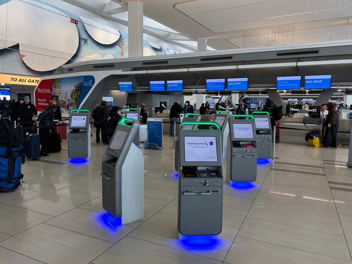 American Airlines gate LGA AA economy check in