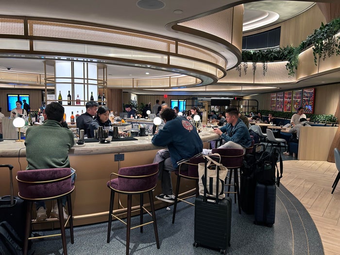 LGA Sapphire Lounge bar 