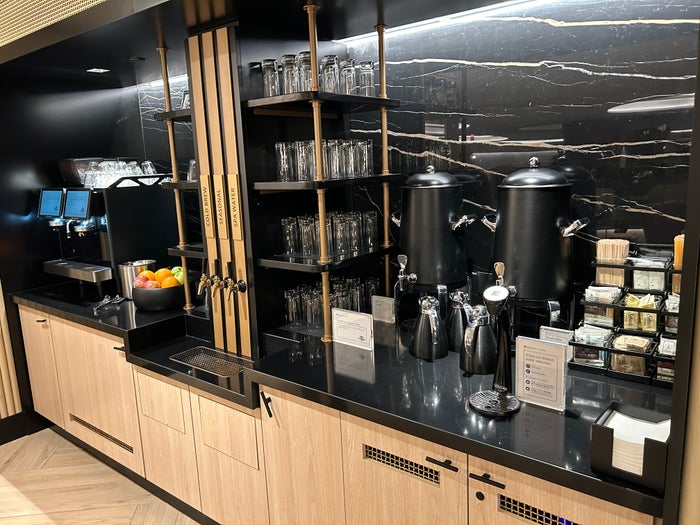 LGA Sapphire Lounge beverage counter