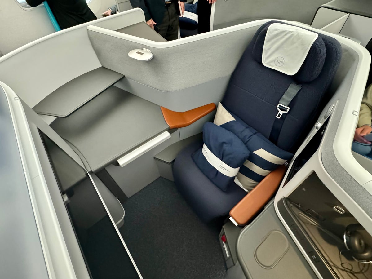 Lufthansa Allegris Business Extra Space Seat 2