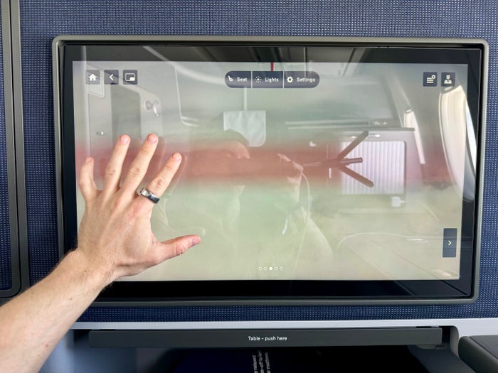 Lufthansa Allegris Business Suite IFE screen size Lufthansa Allegris Business Suite IFE screen size