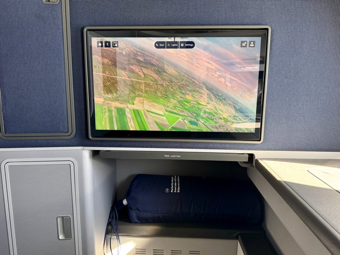 Lufthansa Allegris Business Suite IFE Lufthansa Allegris Business Suite IFE