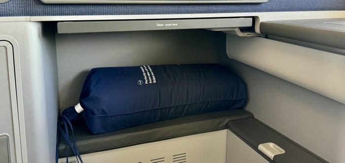Lufthansa Allegris Business Suite mattress Lufthansa Allegris Business Suite mattress roll