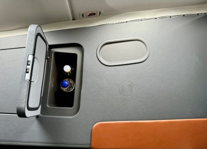 Lufthansa Allegris Business Suite mini bar Lufthansa Allegris Business Suite mini bar