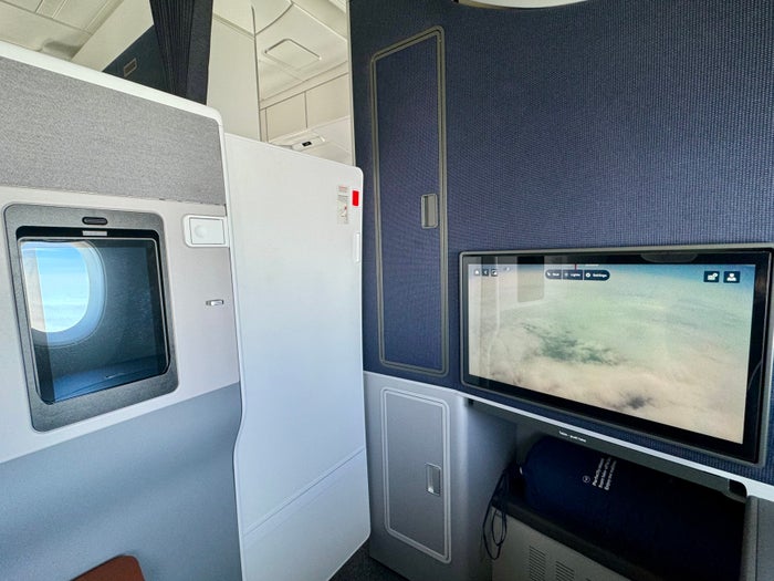 Lufthansa Allegris Business Suite privacy door and wardrobe 1 Lufthansa Allegris Business Suite privacy door and wardrobe 1
