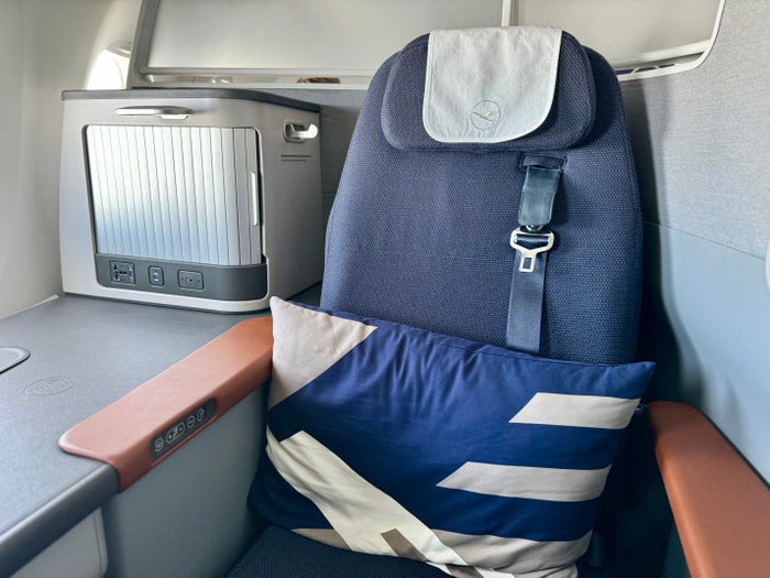 Lufthansa Allegris Business Suite seat Lufthansa Allegris Business Suite seat