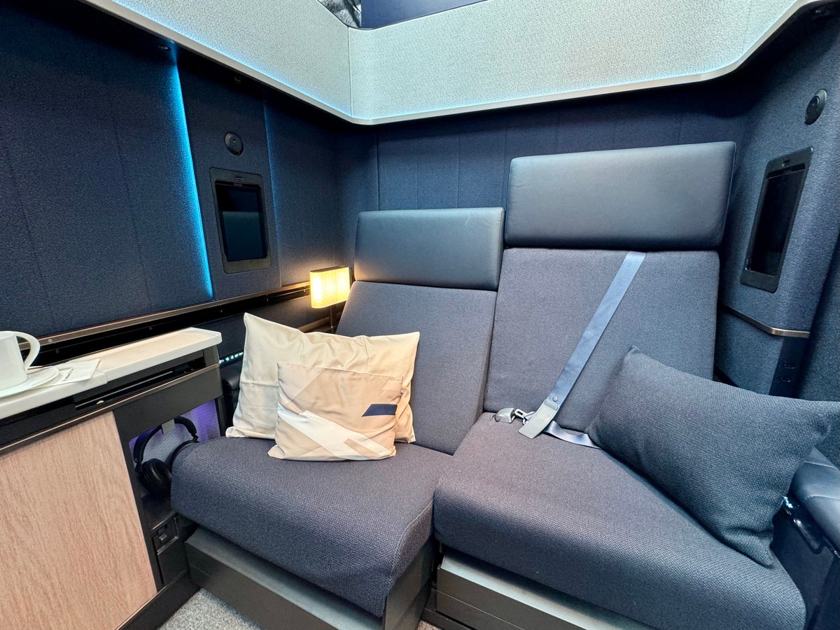 Lufthansa Allegris Business Suite seats