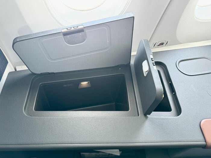 Lufthansa Allegris Business Suite storage Lufthansa Allegris Business Suite storage