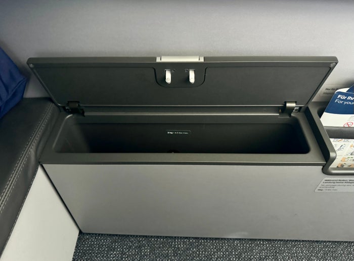 Lufthansa Allegris Business Suite storage Lufthansa Allegris Business Suite storage
