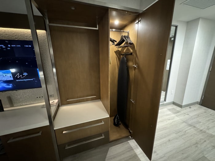 Marriott JFK Closet Marriott JFK Closet