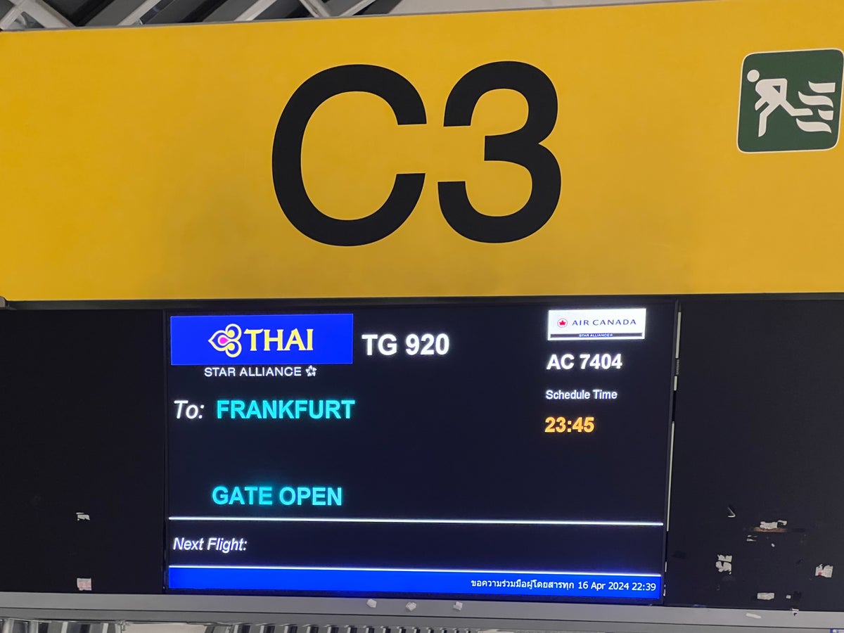 Thai Airways Royal Silk Gate C3 Bangkok Frankfurt