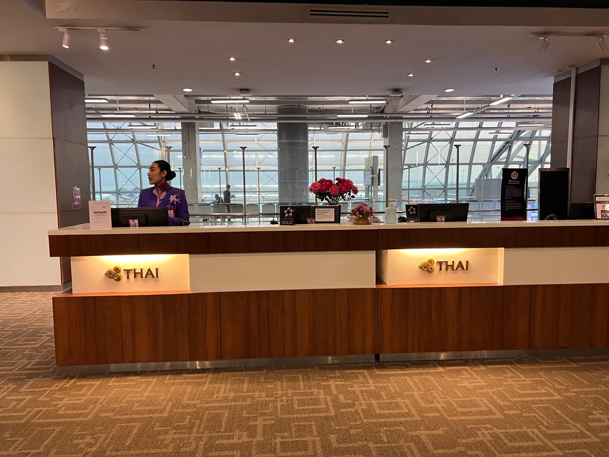 Thai Airways Royal Silk Lounge check in desk