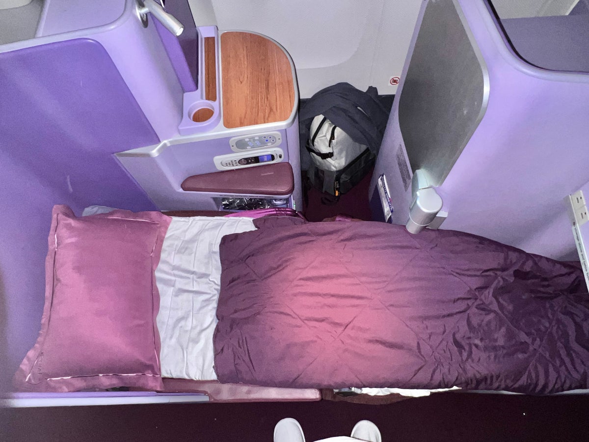 Thai Airways Royal Silk business class 777 300er bed