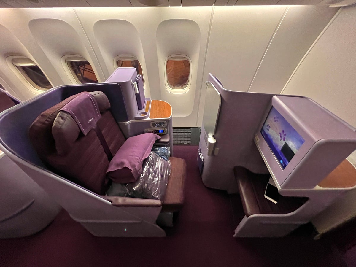Thai Airways Royal Silk business class 777 300er seat 11B