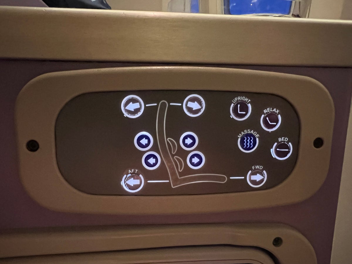 Thai Airways Royal Silk business class 777 300er seat controls