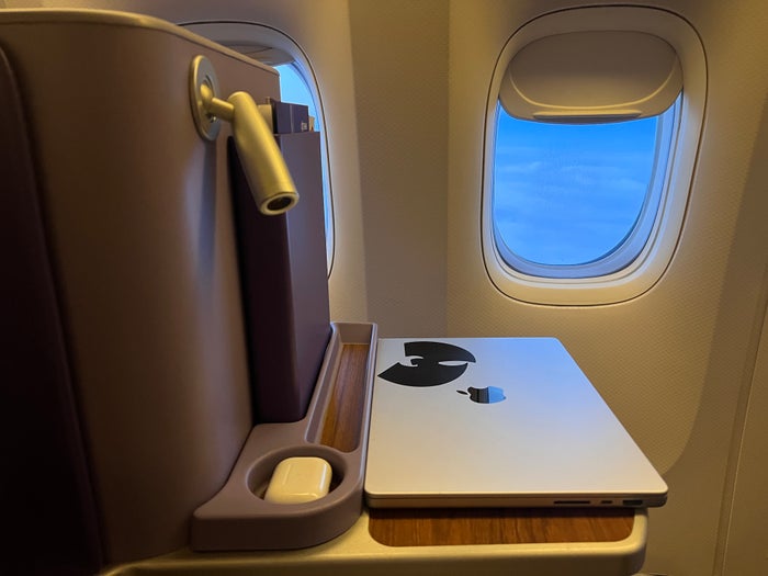Thai Airways Royal Silk business class 777 300er storage option Thai Airways Royal Silk business class 777 300er storage option