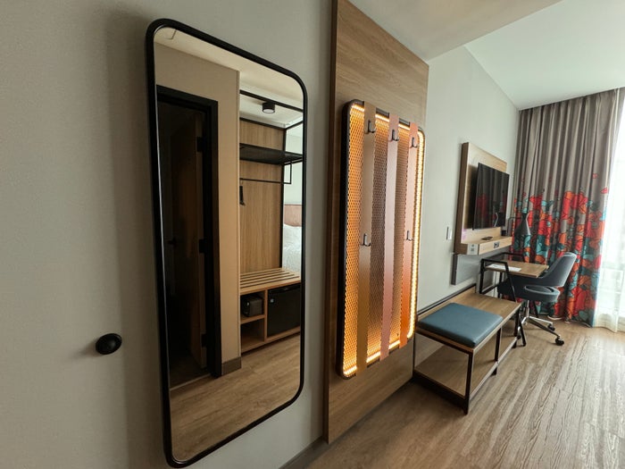 Tru by Hilton Brooklyn Mirror Tru by Hilton Brooklyn Mirror