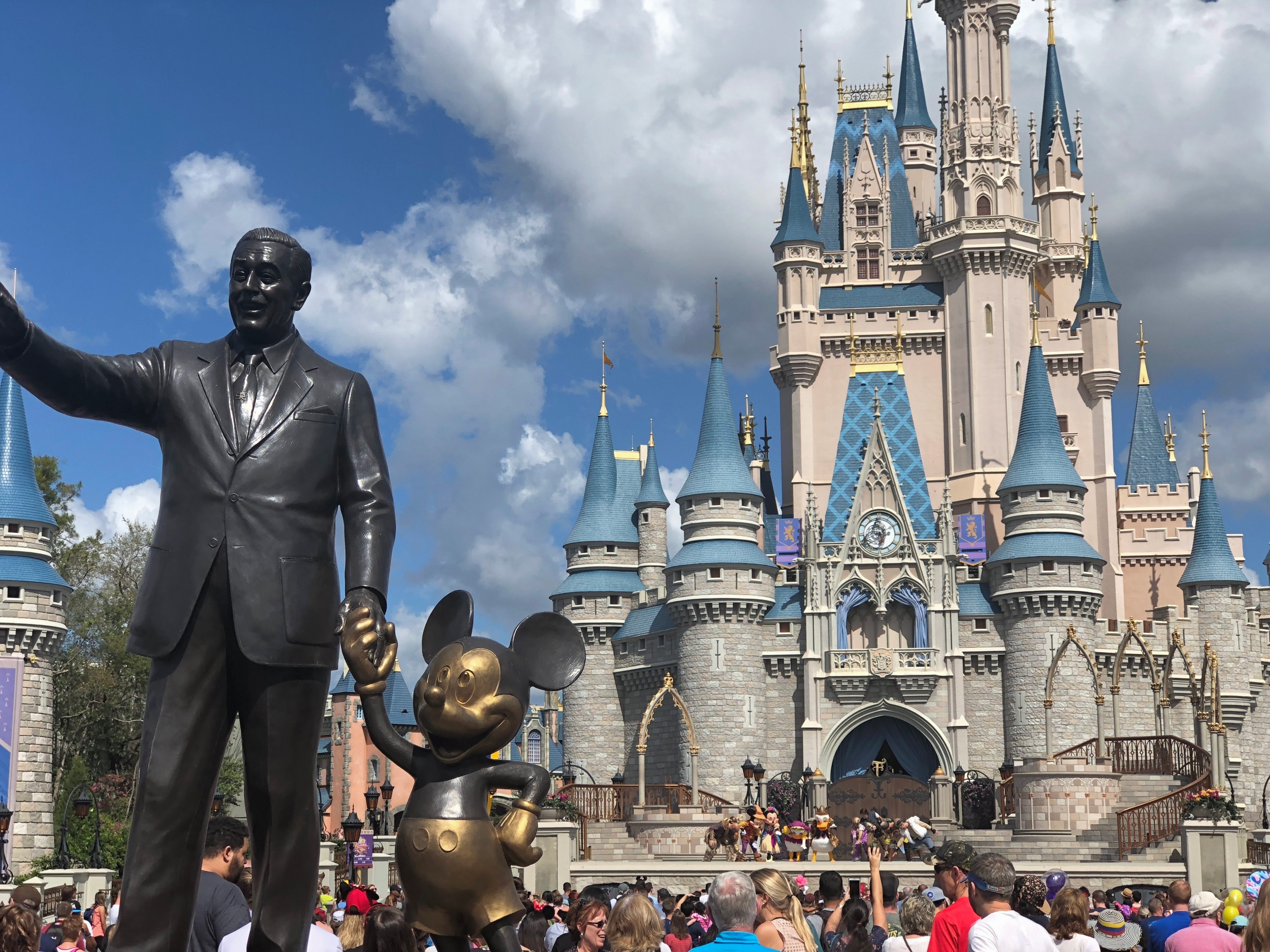 New Free Disney Dining Plan Offer for Disney Cardholders