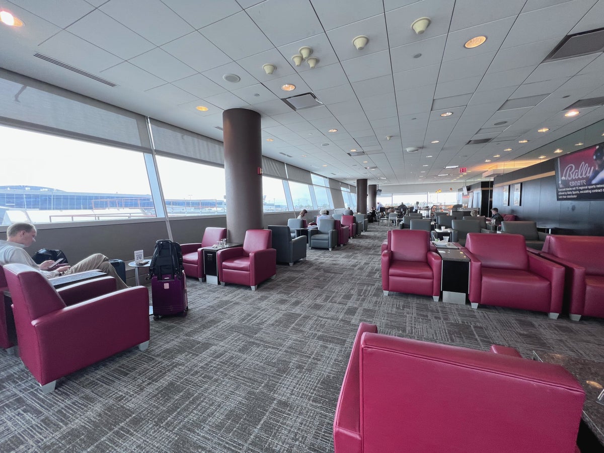 JFK Airport Lounge Hopping: Making the Most of My 11-Hour Layover