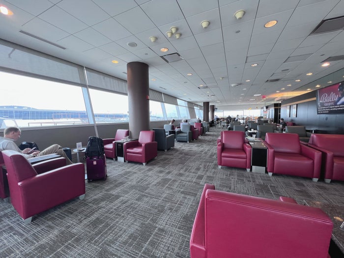JFK Airport Lounge Hopping: Making the Most of My 11-Hour Layover