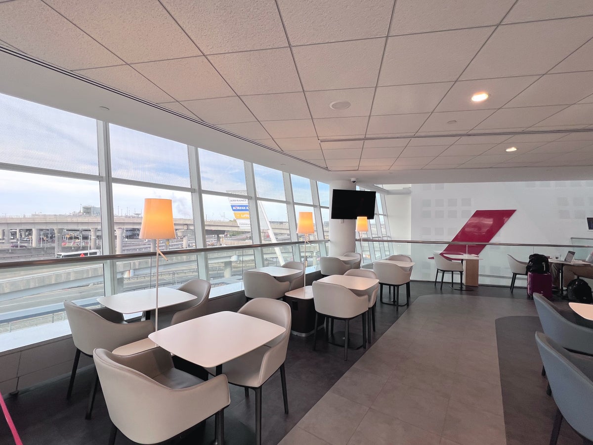 Air France Lounge at New York JFK Airport [Detailed Review]
