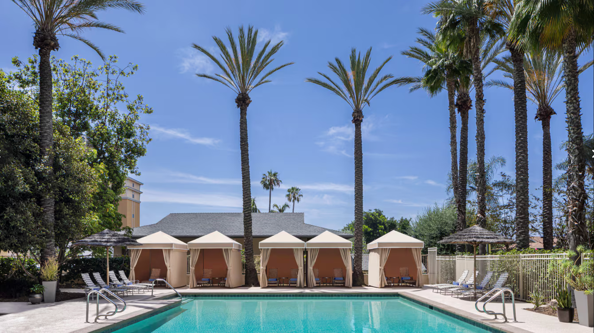 Delta Hotels Anaheim Garden Grove pool