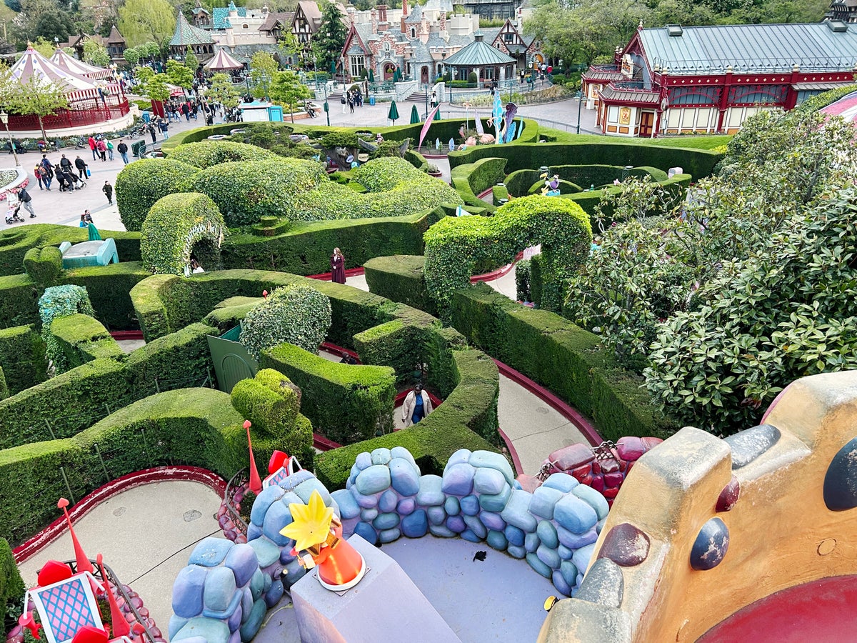 Disneyland Paris Alices Curious Labyrinth inside