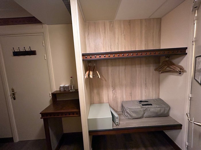 Disneyland Paris Hotel Cheyenne closet Disneyland Paris Hotel Cheyenne closet