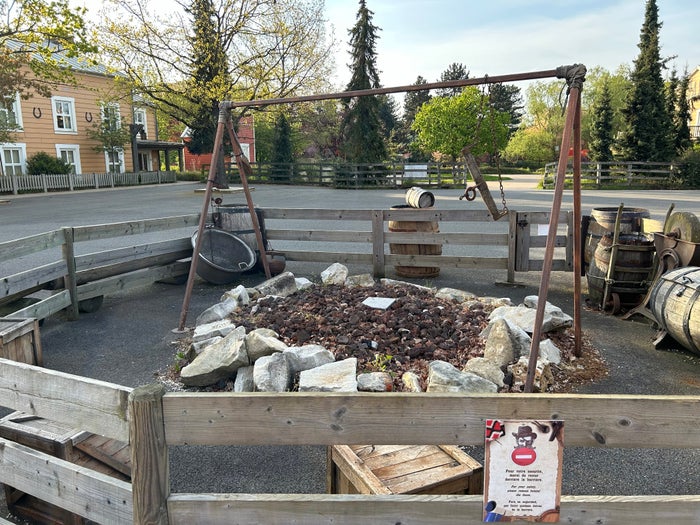 Disneyland Paris Hotel Cheyenne firepit Disneyland Paris Hotel Cheyenne firepit