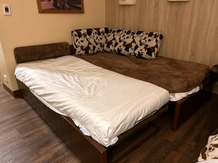 Disneyland Paris Hotel Cheyenne pullout bed Disneyland Paris Hotel Cheyenne pullout bed