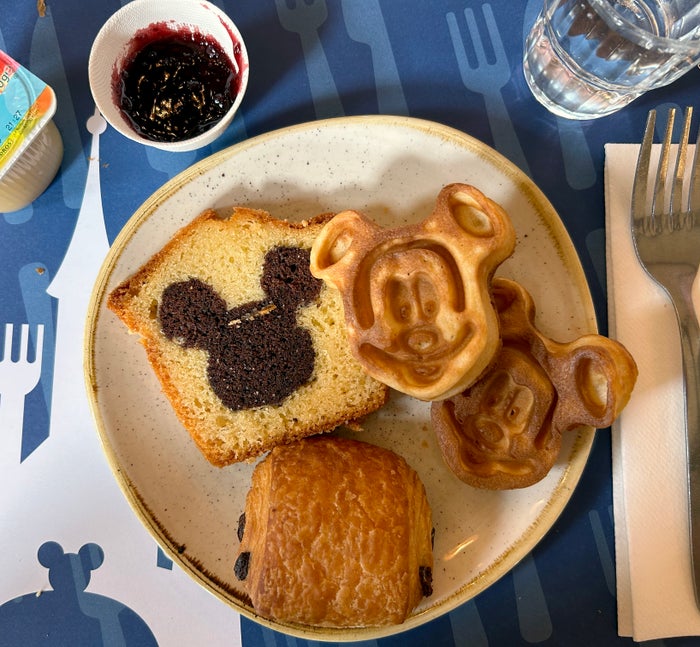 Disneyland Paris Hotel Cheyenne restaurant Mickey waffle Disneyland Paris Hotel Cheyenne restaurant Mickey waffle