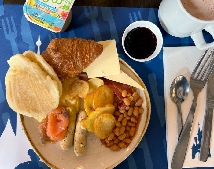 Disneyland Paris Hotel Cheyenne restaurant breakfast plate Disneyland Paris Hotel Cheyenne restaurant breakfast plate