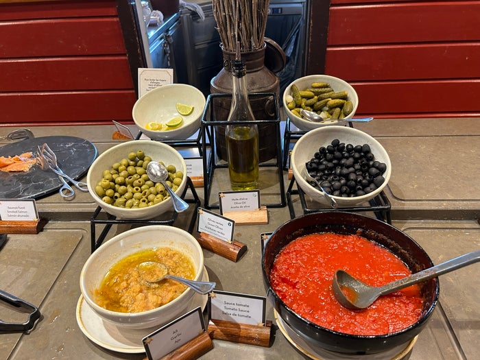 Disneyland Paris Hotel Cheyenne restaurant sauces Disneyland Paris Hotel Cheyenne restaurant sauces