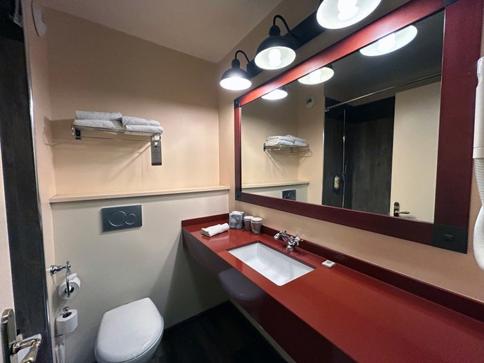 Disneyland Paris Hotel Cheyenne room bathroom Disneyland Paris Hotel Cheyenne room bathroom