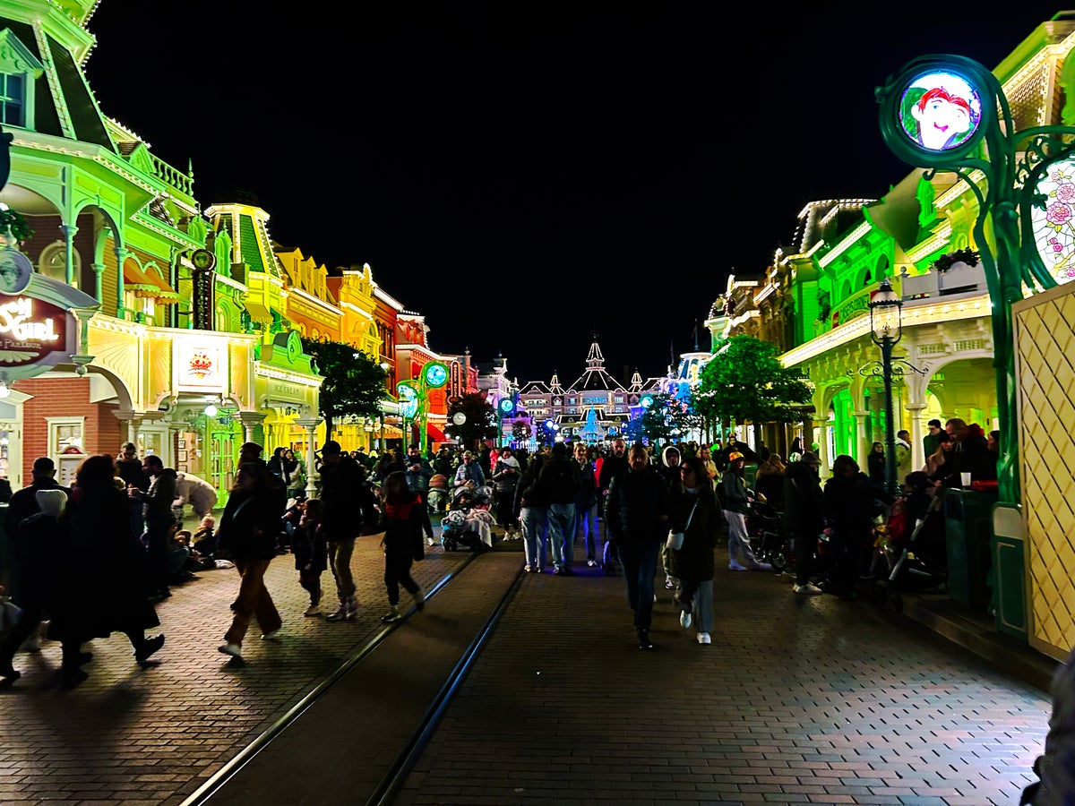 Disneyland Paris Main Street night 