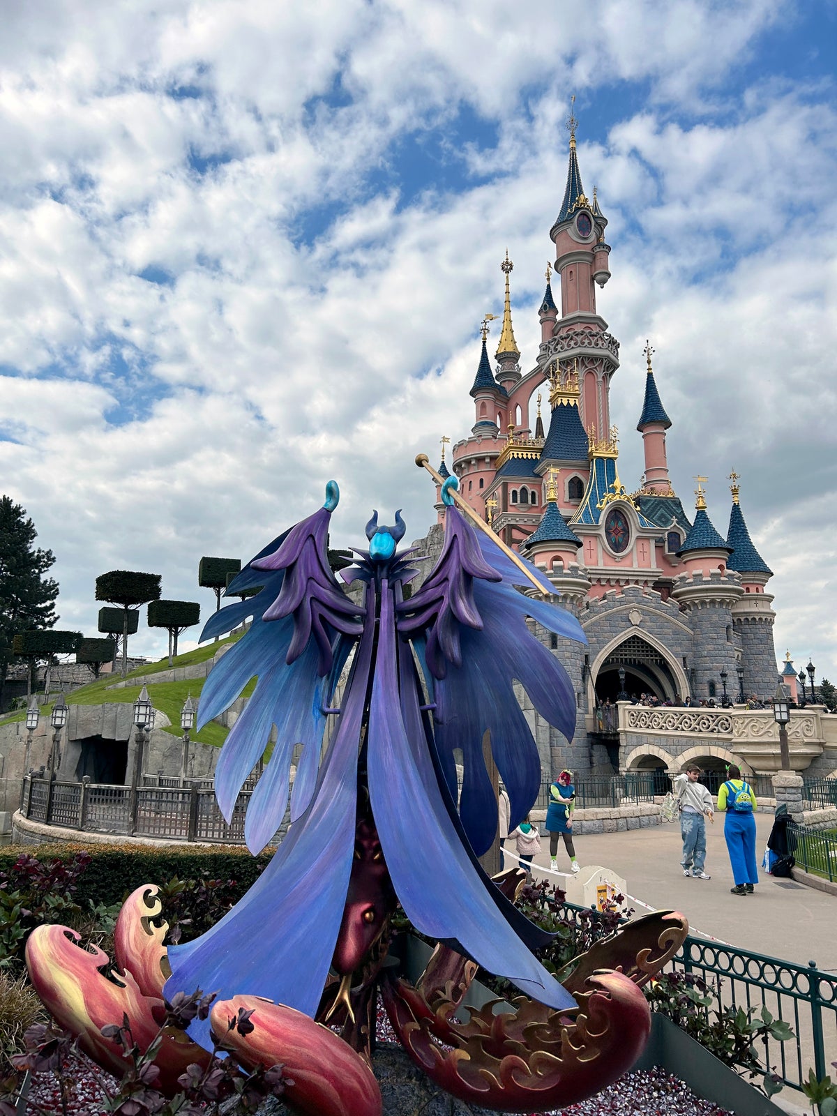 Disneyland Paris castle Maleficent statue