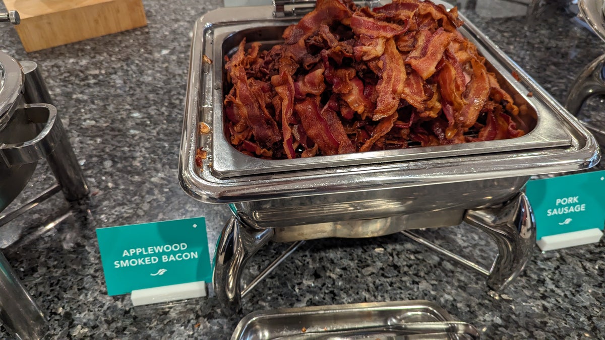 Embassy Suites by Hilton The Woodlands at Hughes Landing food and beverage breakfast buffet bacon