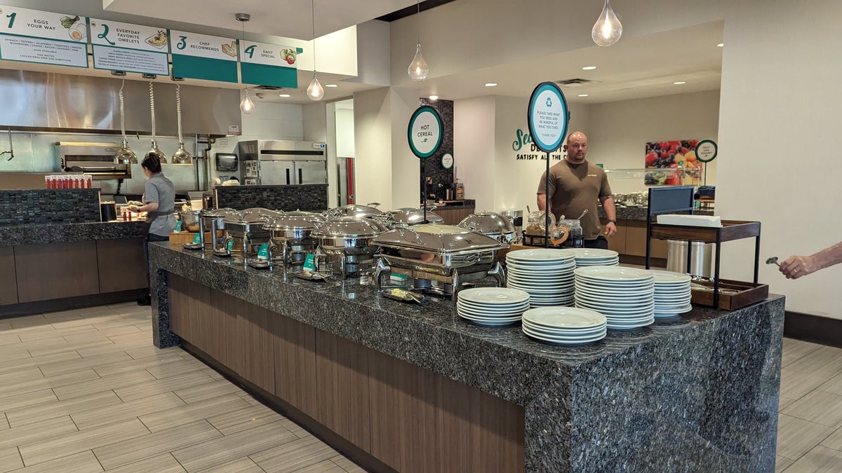Embassy Suites by Hilton The Woodlands at Hughes Landing food and beverage breakfast buffet