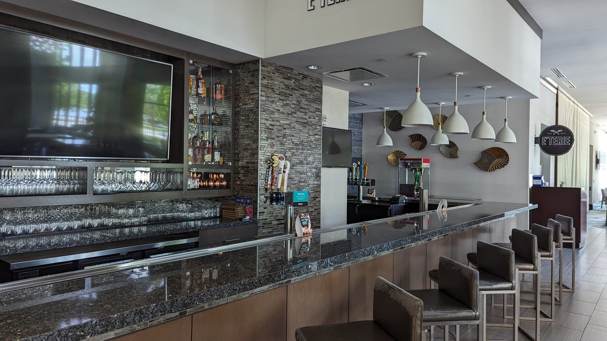 Embassy Suites by Hilton The Woodlands at Hughes Landing food and beverage lobby bar 