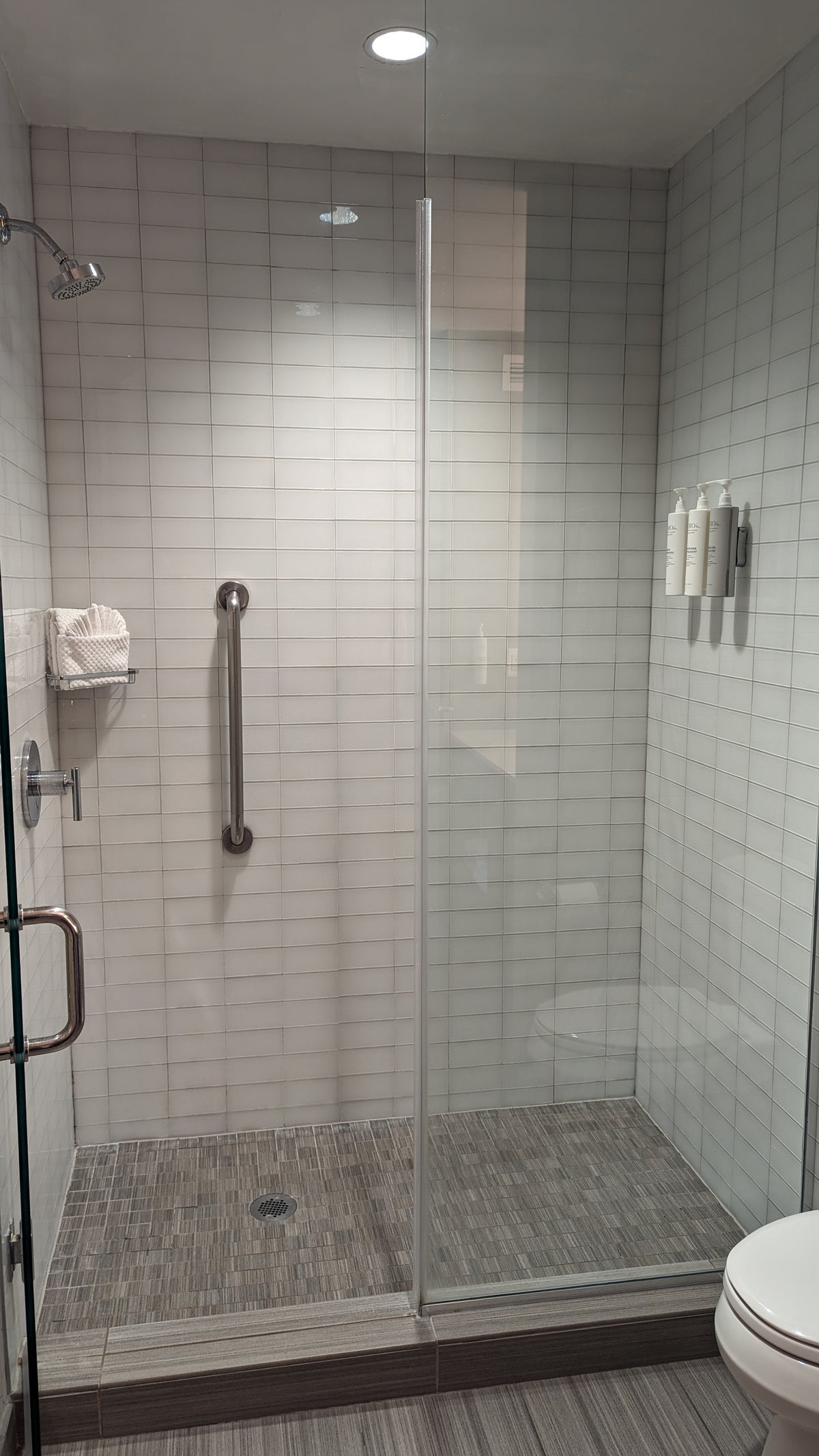 Embassy Suites by Hilton The Woodlands at Hughes Landing room bathroom shower 