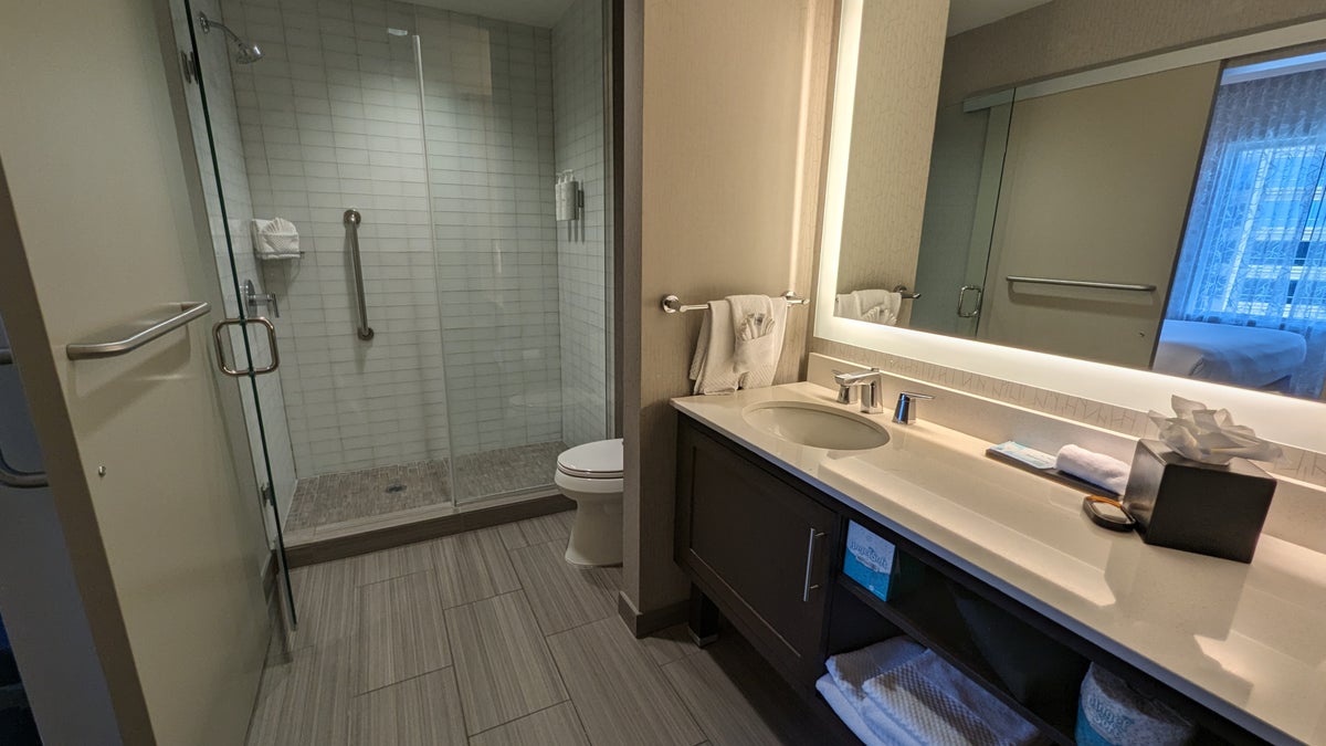 Embassy Suites by Hilton The Woodlands at Hughes Landing room bathroom