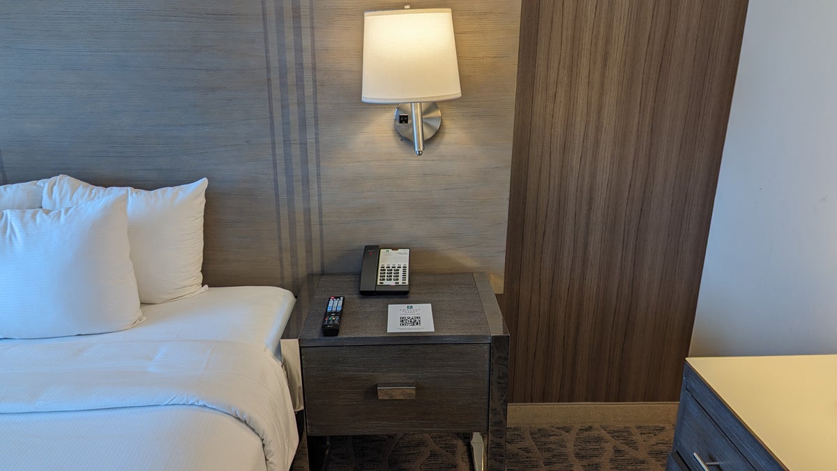 Embassy Suites by Hilton The Woodlands at Hughes Landing room bedroom nightstand 