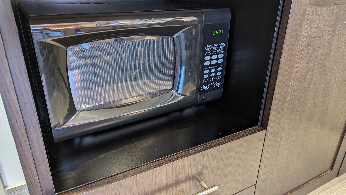 Embassy Suites by Hilton The Woodlands at Hughes Landing room living room microwave