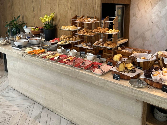 Grand Hyatt Sao Paulo lounge club breakfast buffet